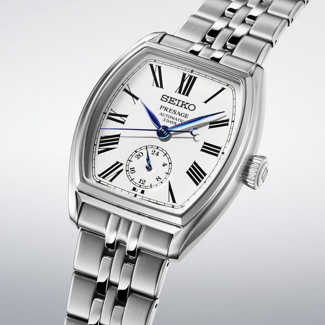 6點鐘位置的24小時顯示盤採用浮雕工藝，突顯立體層次感。