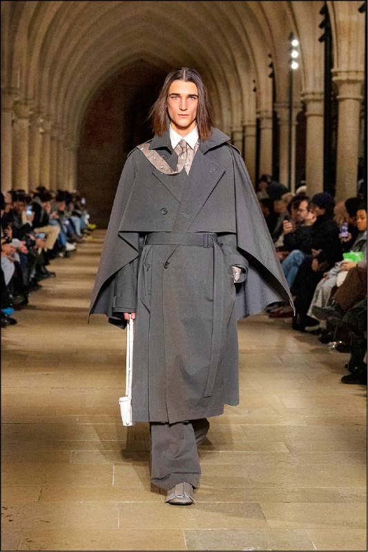 OVERLAP系列強調可拆解重組的靈活穿搭特色。