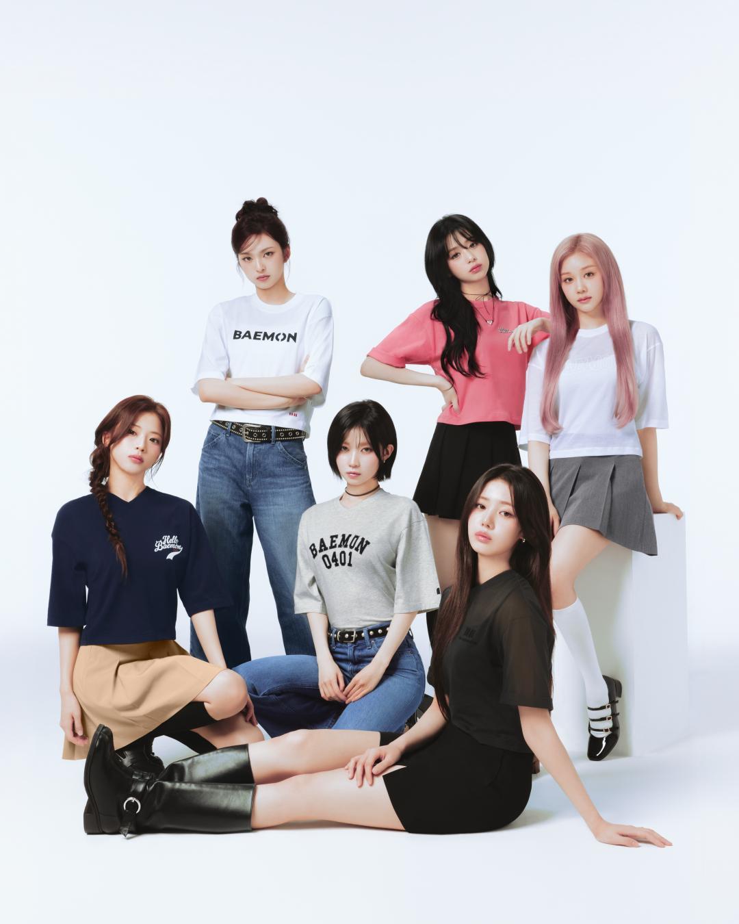 BABYMONSTER UT以簡單有型的上衣單品為主，透過不同搭配巧思，可以玩出率性、甜美、酷感個性等多元風格。