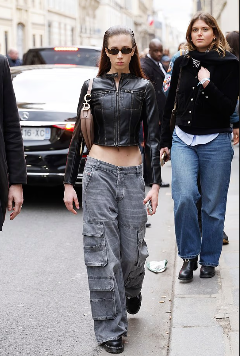 桑黛蘿絲現身迪奧秀場。(翻攝自IG)