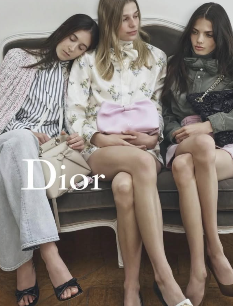 桑黛蘿絲(左)為迪奧拍攝形象廣告。