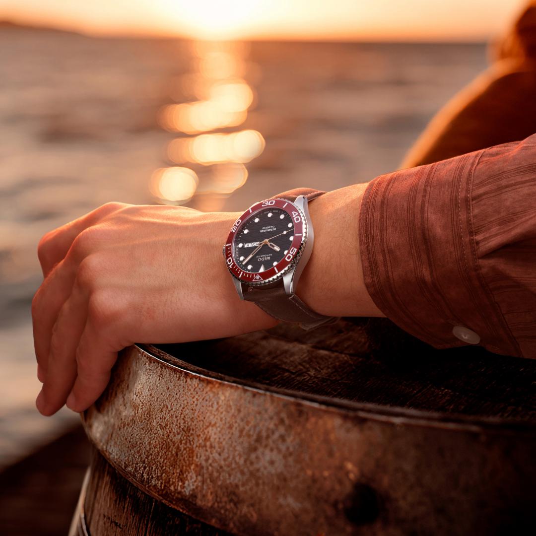 MIDO Ocean Star以熱帶夕陽為靈感，推出全新火焰紅色。(MIDO提供，以下同)