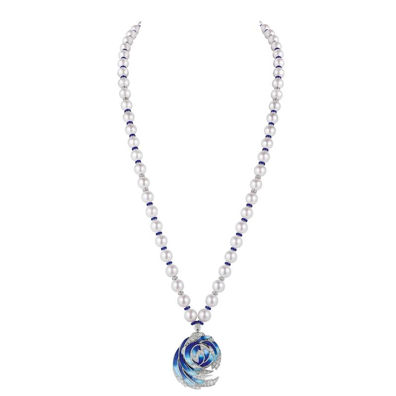 Envol多重佩戴設計項鍊。（Chaumet提供）