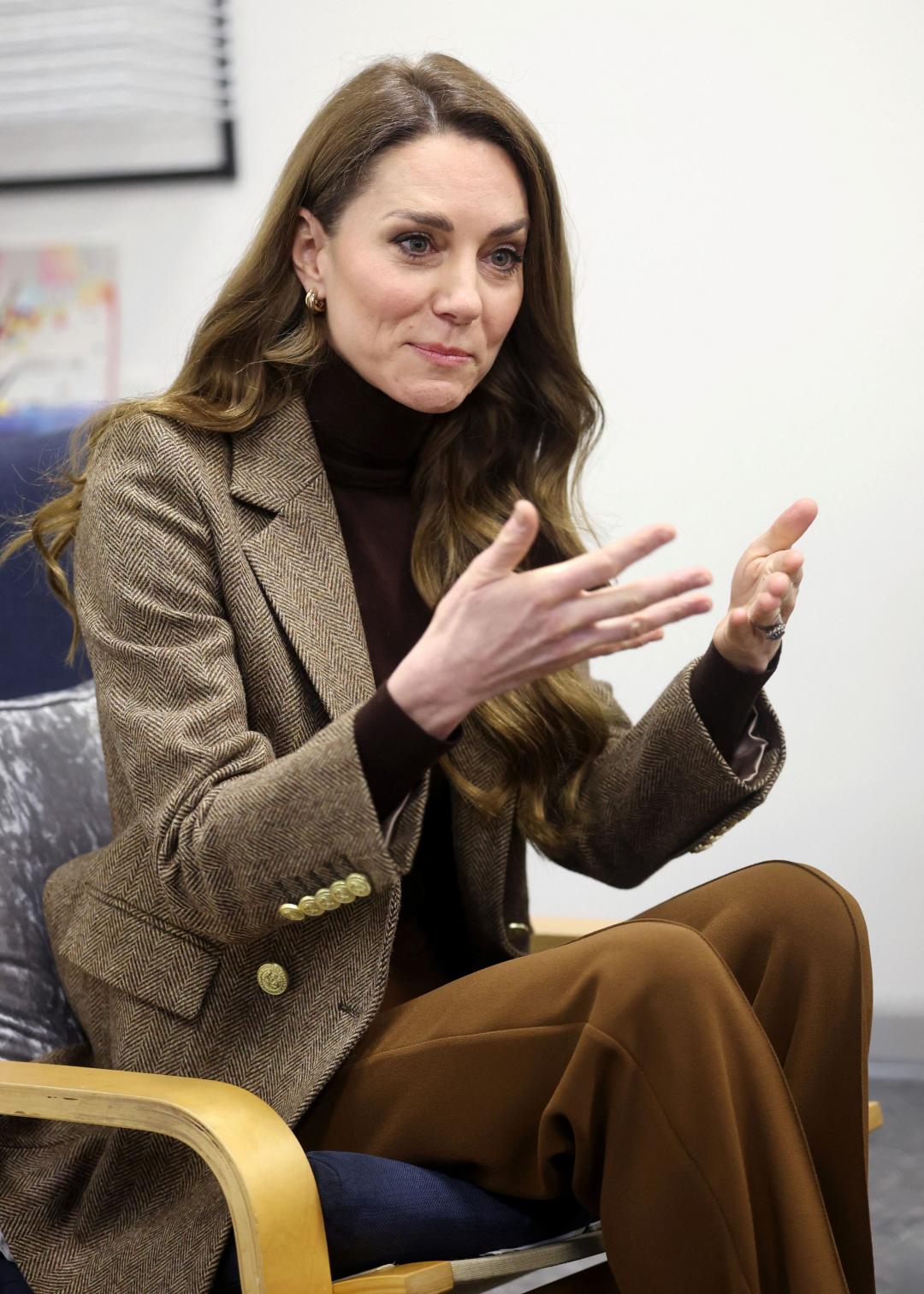 凱特王妃以西裝外套展現優雅幹練風格。(路透)