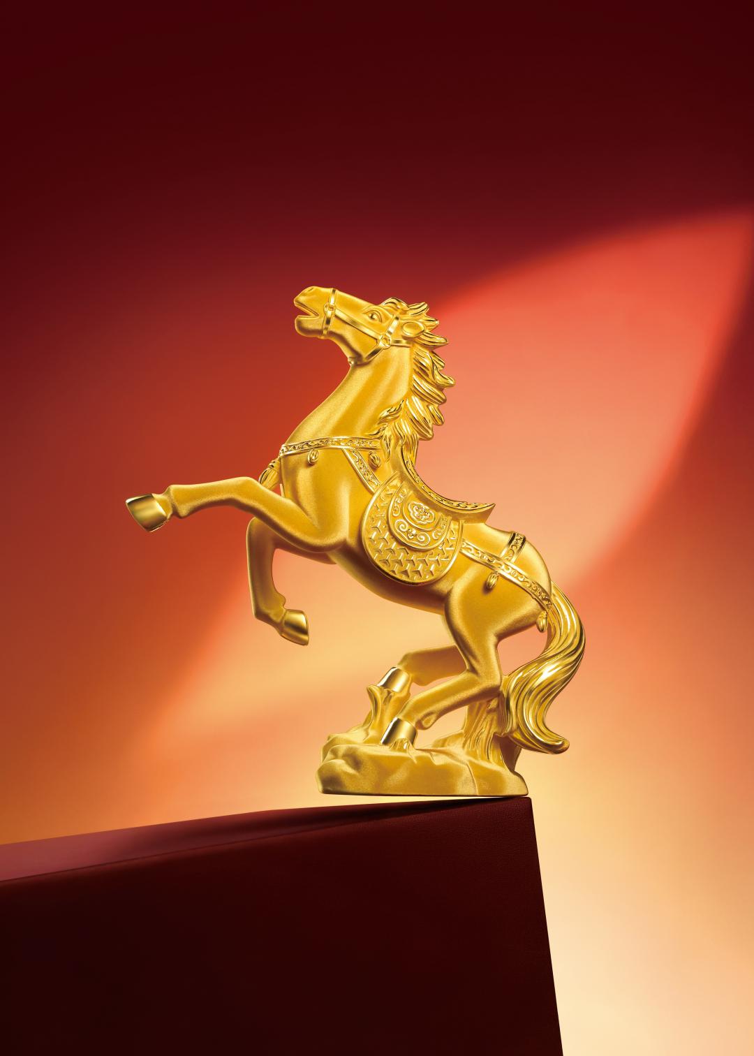 點睛品駿馬奔騰足金擺件，價格店洽。(點睛品提供，以下同)