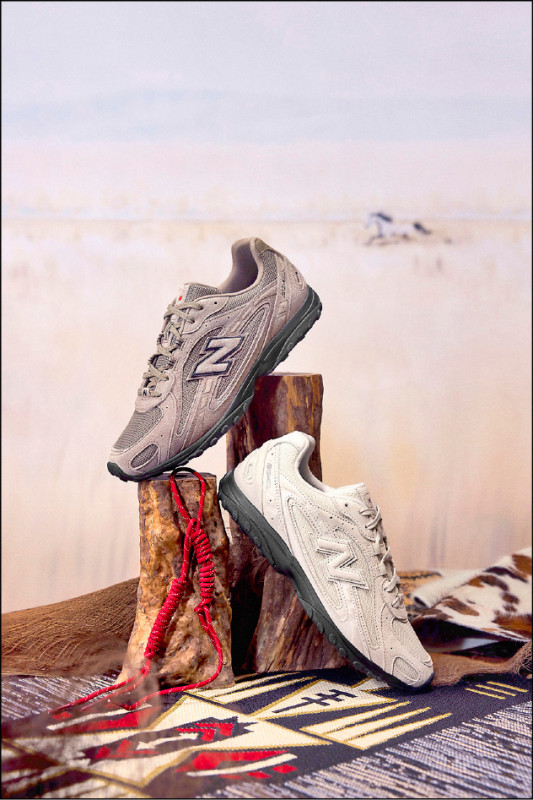 204L是New Balance近期討論度最高的薄底鞋款。U204L3K9，3,680元（圖上）；U204L8OV，3,680元（圖下）。