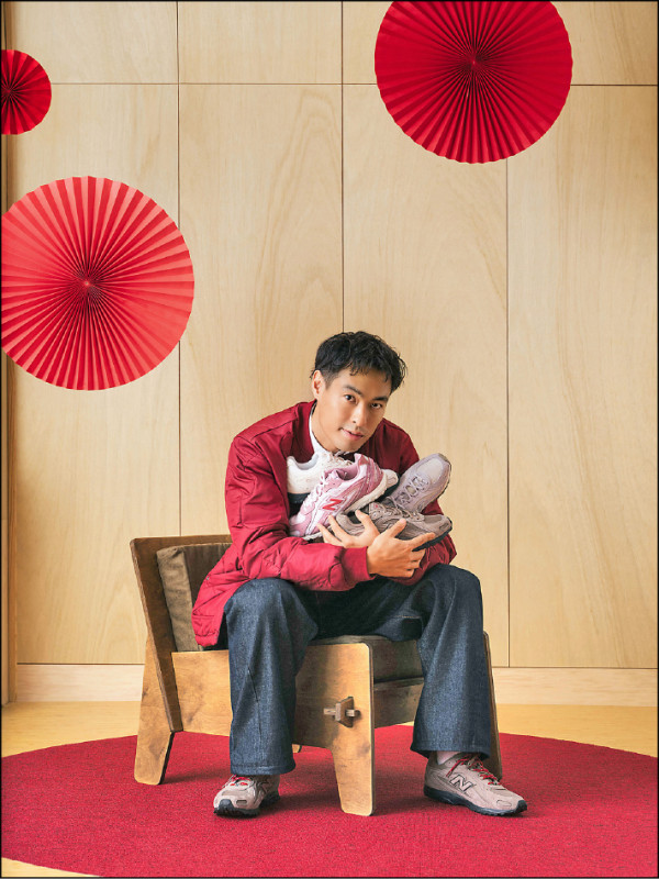 話題中性鞋型204L一口氣推出6款新色，售價依配色3,680元起。