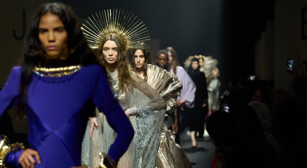 VALENTINO 2026春夏高訂秀舉行前，傳出哀傷消息，93歲品牌創辦人Valentino Garavani與世長辭。