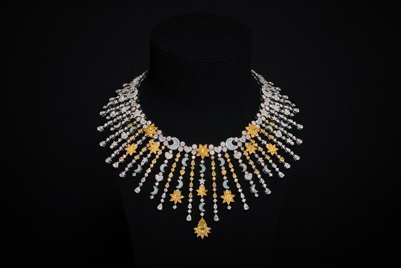 Belle Dior Soleil Céleste 黃鑽項鍊 。（Dior提供）