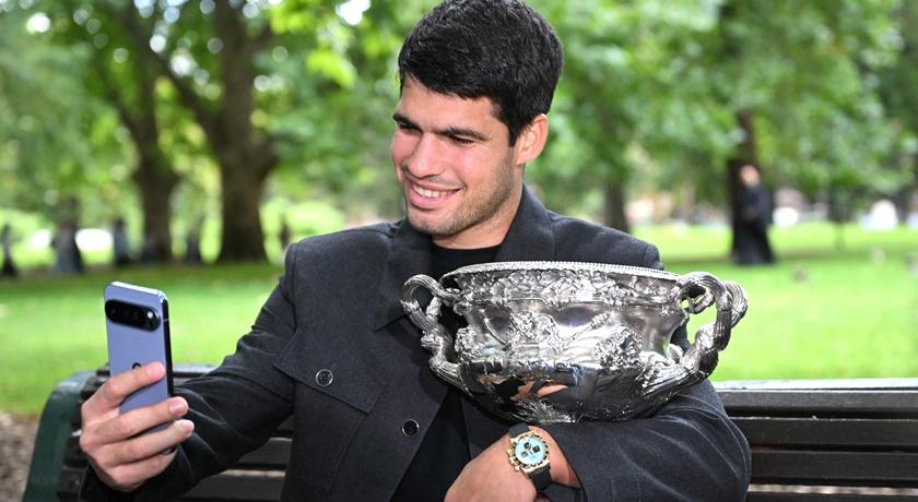 艾卡拉茲澳網封王自拍太可愛!這款勞力士綠松石Daytona不離身 球王也是錶迷 艾卡拉茲澳網封王自拍太可愛!這款勞力士綠松石Daytona不離身 球王也是錶迷