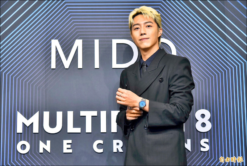 男星蔡凡熙出席MIDO新品發表會，他認為手上戴著的腕錶百搭又實用。（記者陳奕全攝）