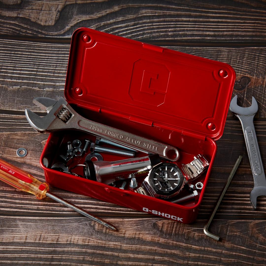 買錶送TOYO STEEL單層工具盒。