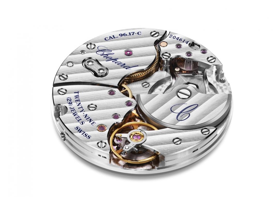 L.U.C 96.17-L型自動上鍊機械機芯厚度僅3.3毫米，成就腕錶的纖薄外型。