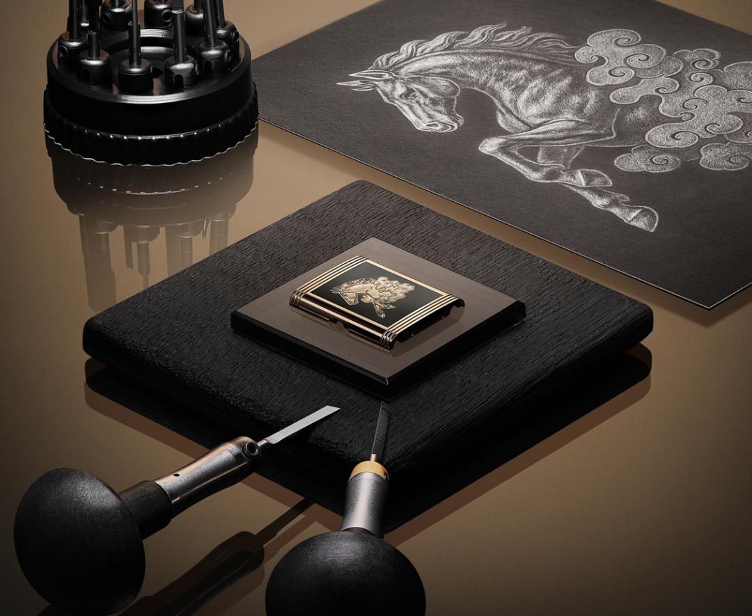 整只腕錶匯集琺瑯工藝和雕刻工藝，講求極致專注和靈巧手藝。