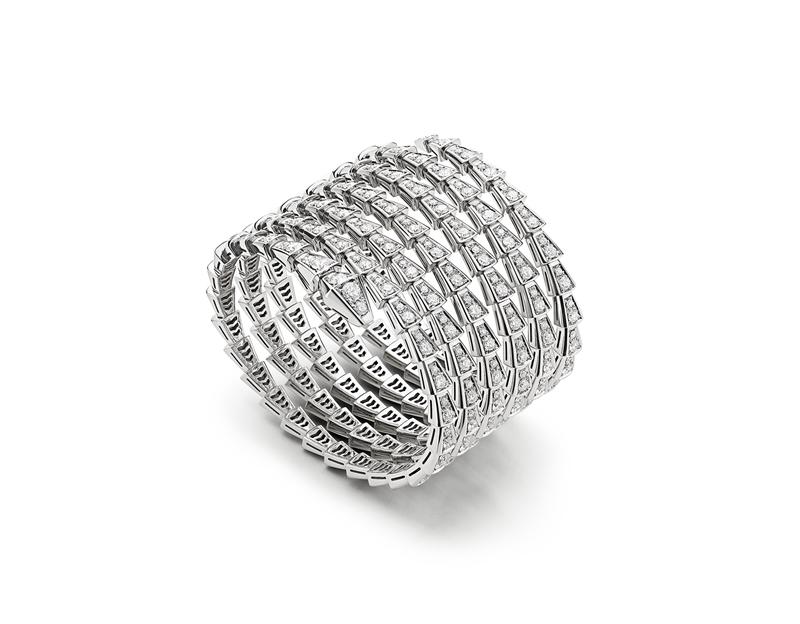 EJAE在紅毯上佩戴寶格麗作品：SERPENTI系列頂級鑽石手環。（BVLGARI提供）