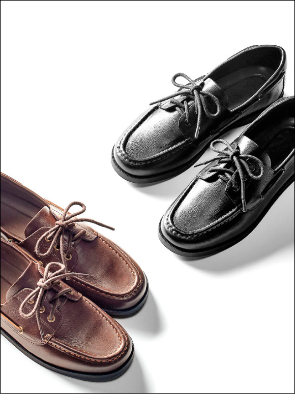 男女同款UNIQLO：C系列帆船鞋，各1,490元。