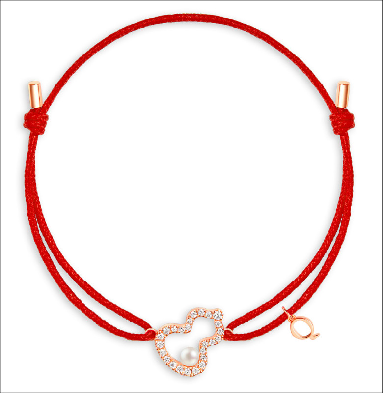 Wulu Petite 18K玫瑰金鑲嵌鑽石及Akoya珍珠紅繩手鍊，49,000元。