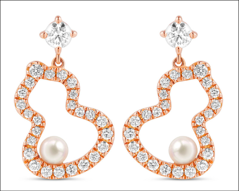 Wulu Petite 18K玫瑰金鑲嵌鑽石及Akoya珍珠耳環，118,000元。