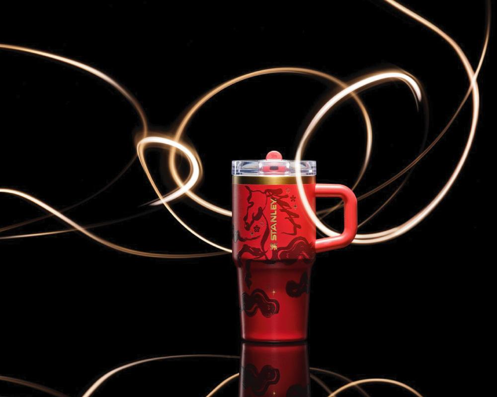 Stanley Quencher Protour防漏吸管隨手杯0.88L赤駒紅，1,750元。（Stanley提供，以下同）