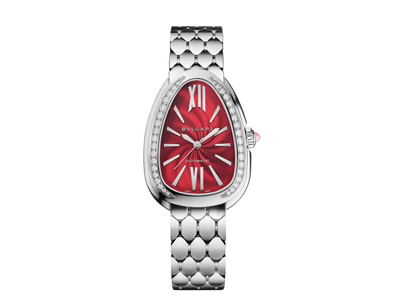 BVLGARI 2026農曆新年特別款Serpenti Seduttori精鋼紅寶石色鑲鑽腕錶。（BVLGARI提供）