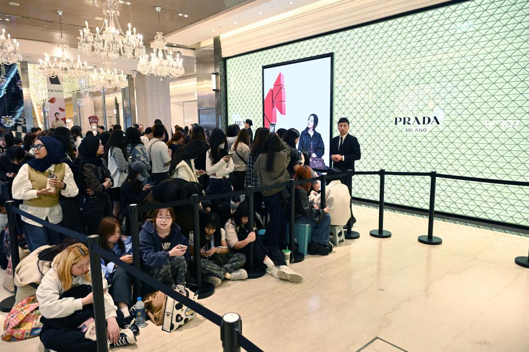 為了看ENHYPEN頂級神顏，有粉絲漏夜排隊卡位。（圖／記者胡舜翔攝）