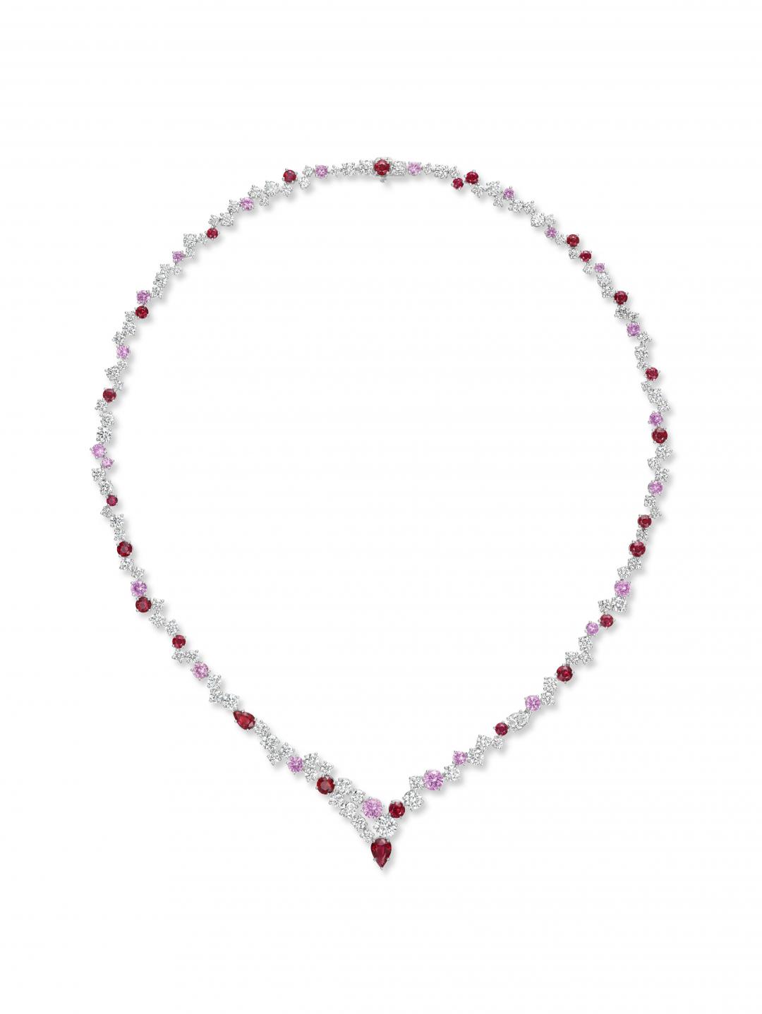 海瑞溫斯頓Sparkling Cluster系列紅寶石、粉色藍寶石與鑽石項鍊，價格店洽。(麗晶精品提供，以下同)