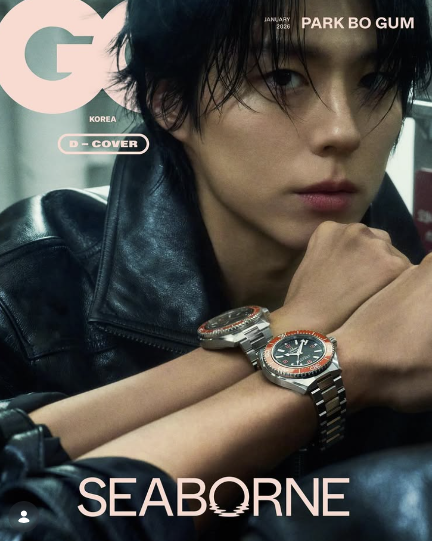 樸寶劍首秀太狠！全黑皮革帥炸機場 手上這款OMEGA被問翻不愧最強帶貨王