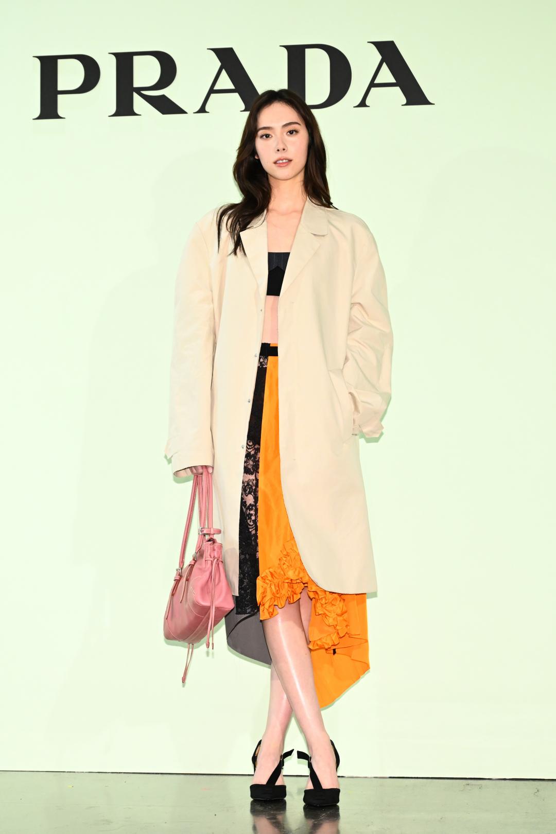 林奕嵐以中空造型登場，內搭蕾絲拼接裙讓大腿根若隱若現，火辣值拉滿。（圖／記者胡舜翔攝）