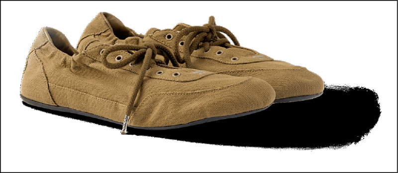 休閒女鞋，36,000元。