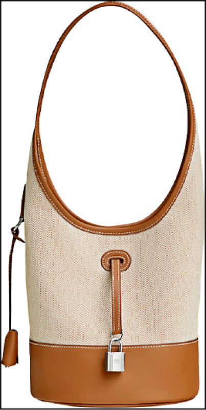 Hermès Petit Bel-il H帆布與Swift小牛皮材質肩背包，224,000元。