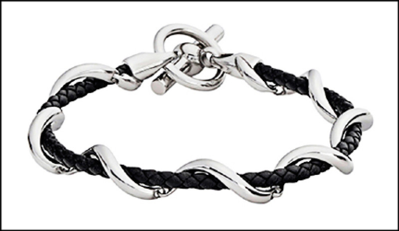 Hermès Swift小牛皮與鍍鈀金屬手環，58,200元。