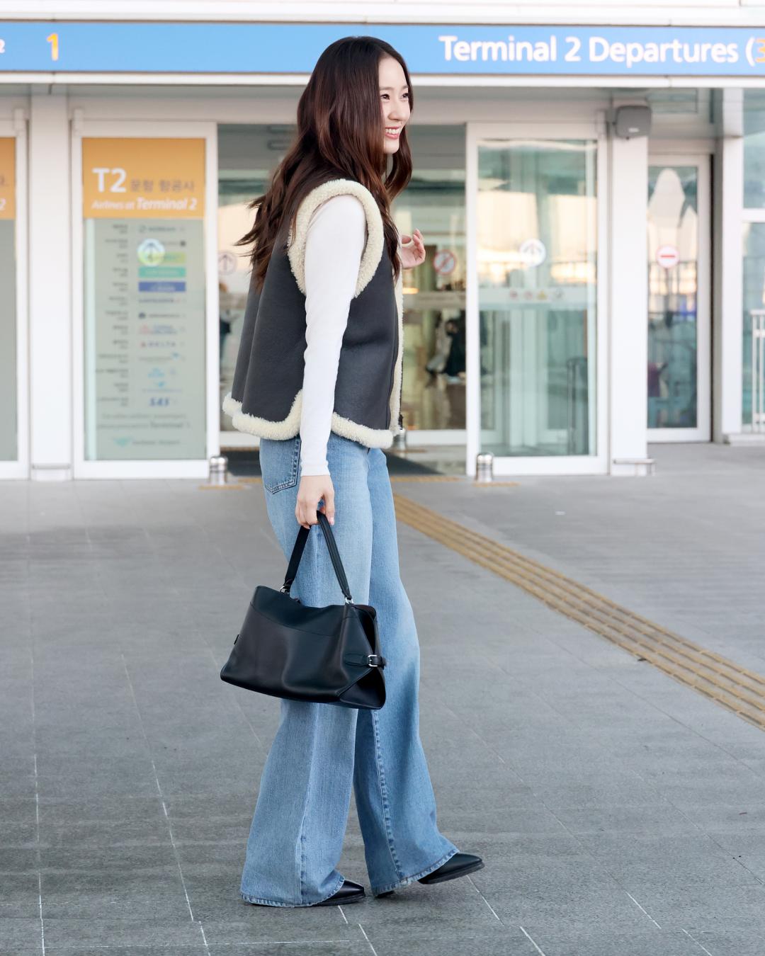 Krystal機場時尚簡約，輕鬆營造RALPH LAUREN近年深受喜愛的「老錢風格」。