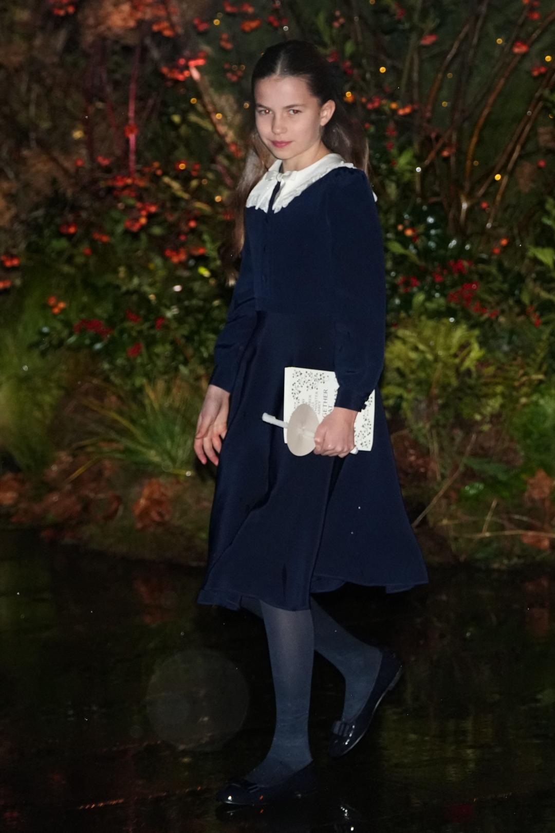 10歲的夏綠蒂公主擺脫稚氣，變成小淑女。（法新社）