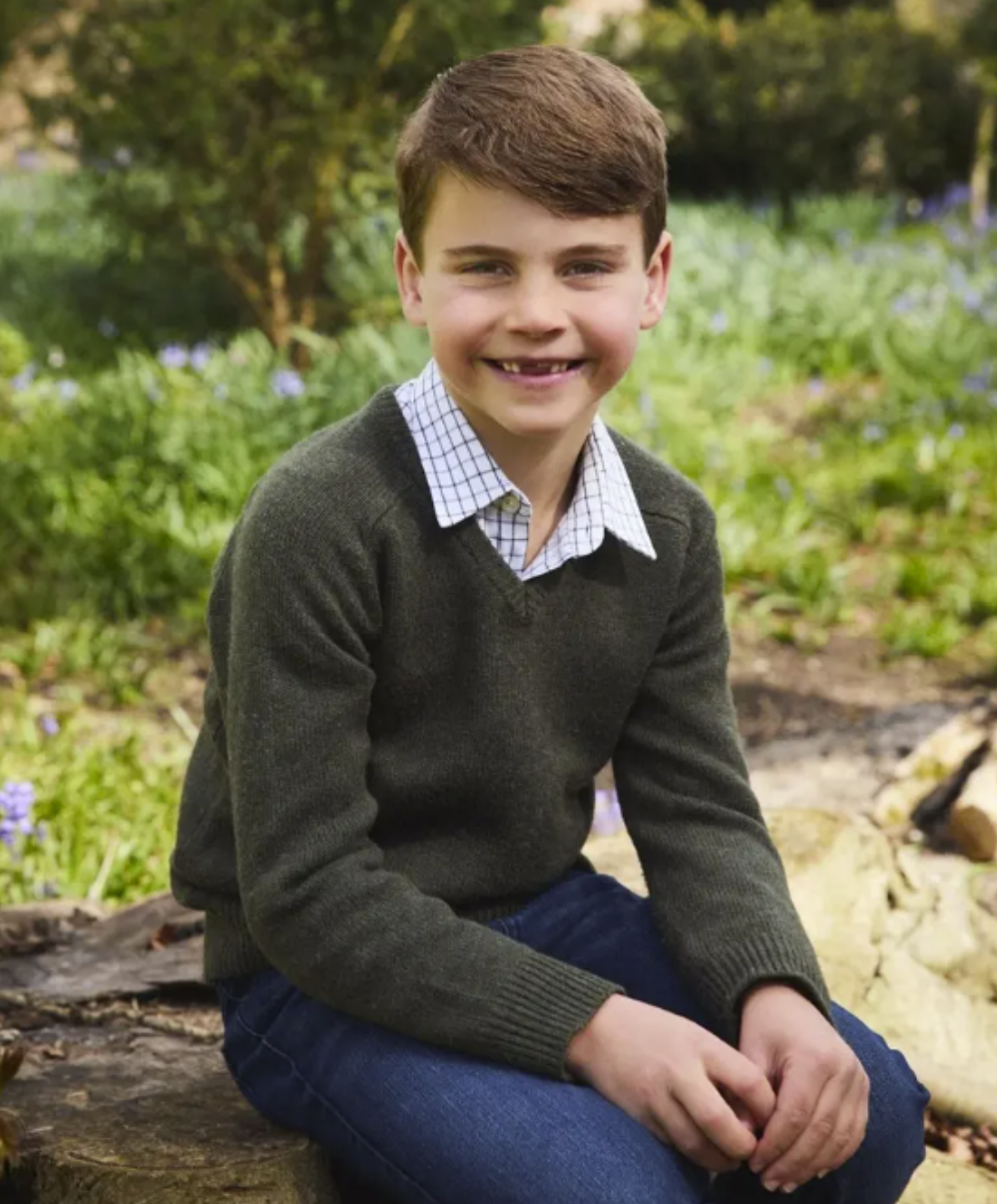 缺牙燦笑的路易王子萌翻天。（翻攝自IG）