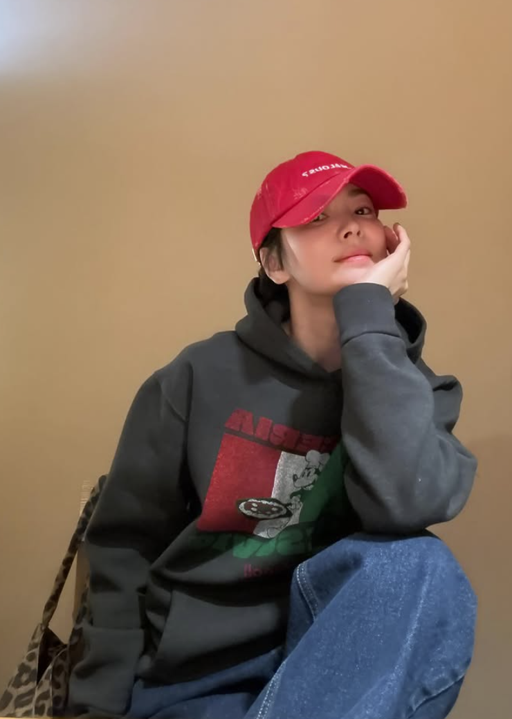 宋慧喬私下穿搭輕鬆隨興。