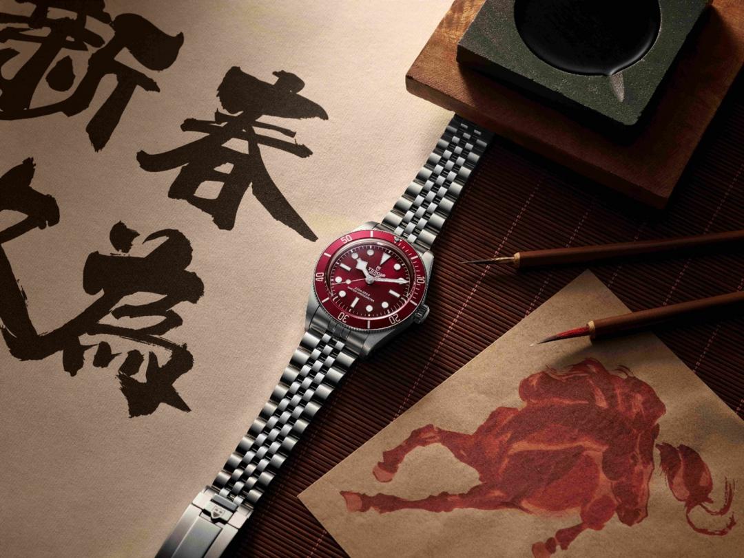 TUDOR Black Bay 58腕錶酒紅款，39毫米不鏽鋼錶殼、不鏽鋼錶帶，157,500元。（TUDOR提供，以下同）