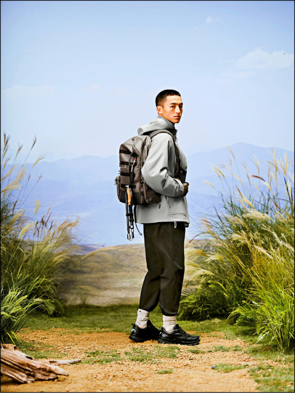 符合人體工學的大容量可拆卸多用雙肩包，8,200元。