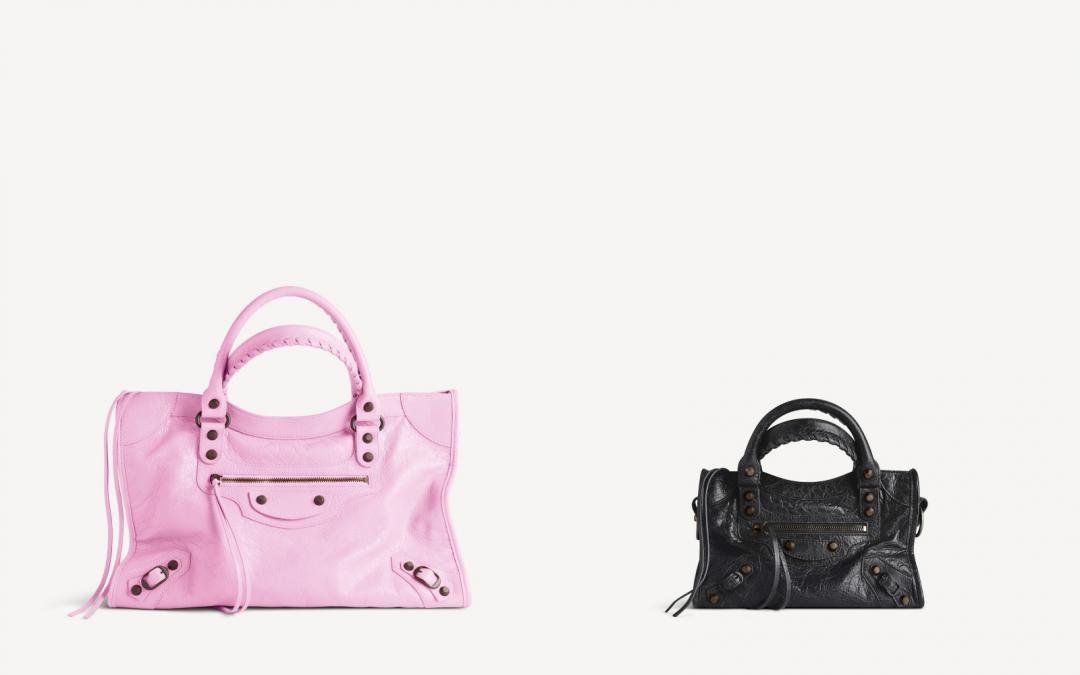 （左起）Le City Bag泡泡糖粉（中型），售價NT$92,900元；Le City Bag黑色（迷你），售價NT$63,200元。