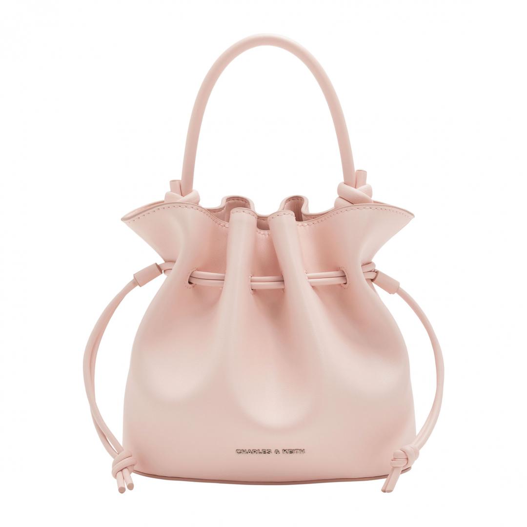 CHARLES＆KEITH Sammie抽繩手提包，2,190元。