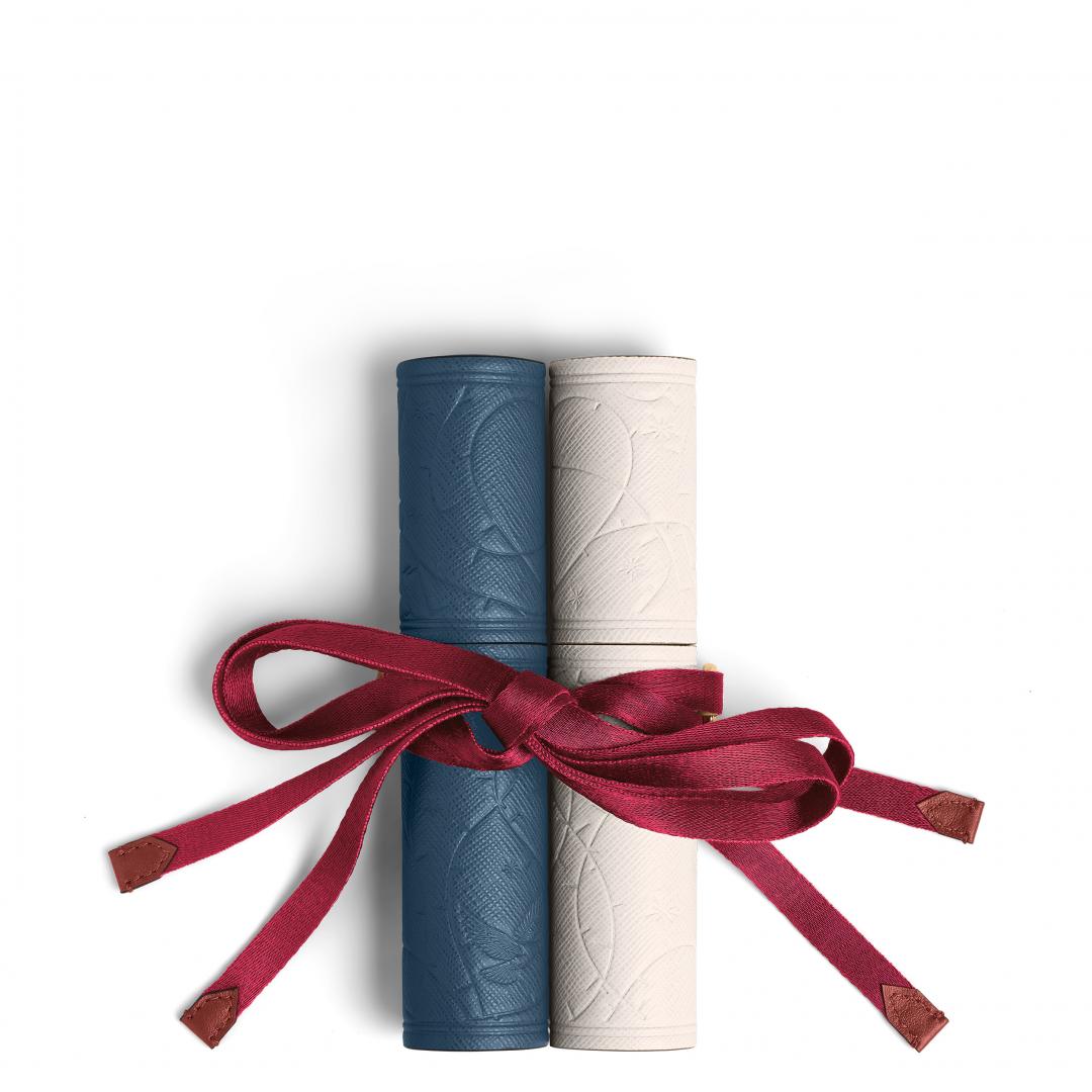 《羅密歐與茱麗葉》皮革筆套，一組43,200元。