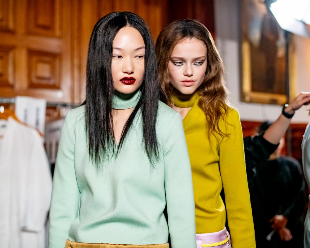 MARC JACOBS本季正式回歸實穿廓形，一改連續幾季的戲劇化比例造型。