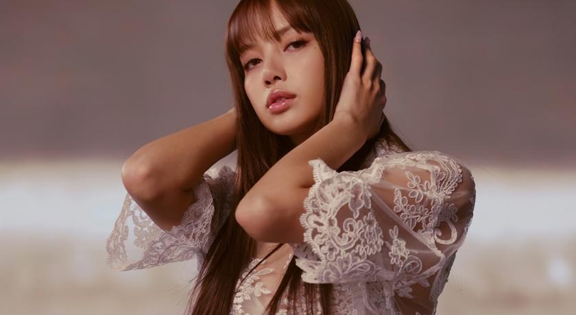 Lisa跨界當設計師！攜手紐約潮牌Kith打造「蕾絲性感風」美到犯規