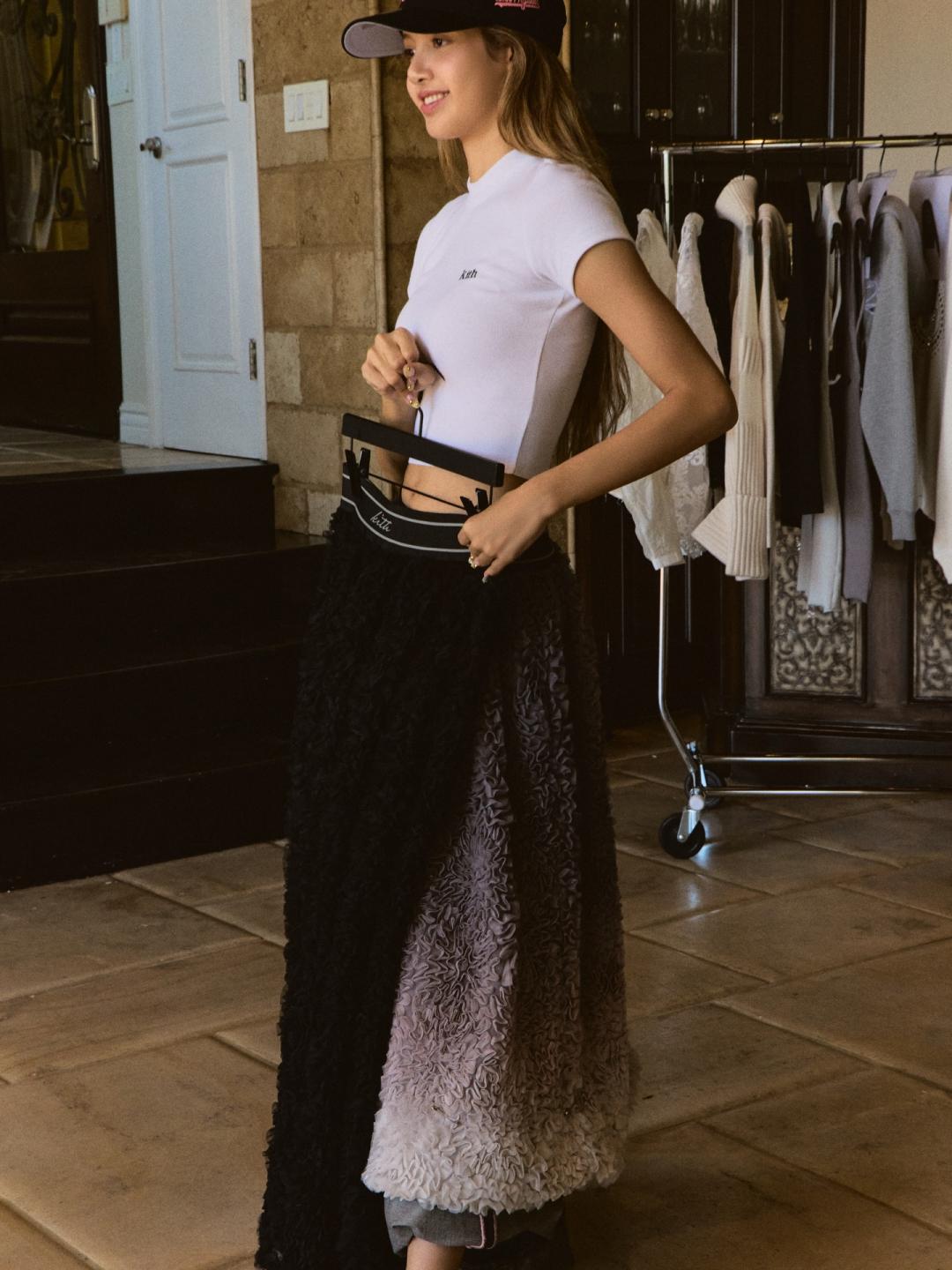 Lisa跨界當設計師！攜手紐約潮牌Kith打造「蕾絲性感風」美到犯規