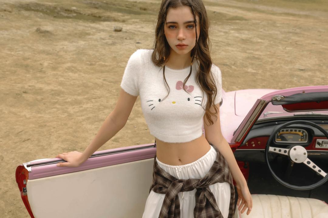 毛織圖案圓領短袖短版針織衫，售價NT$790元。