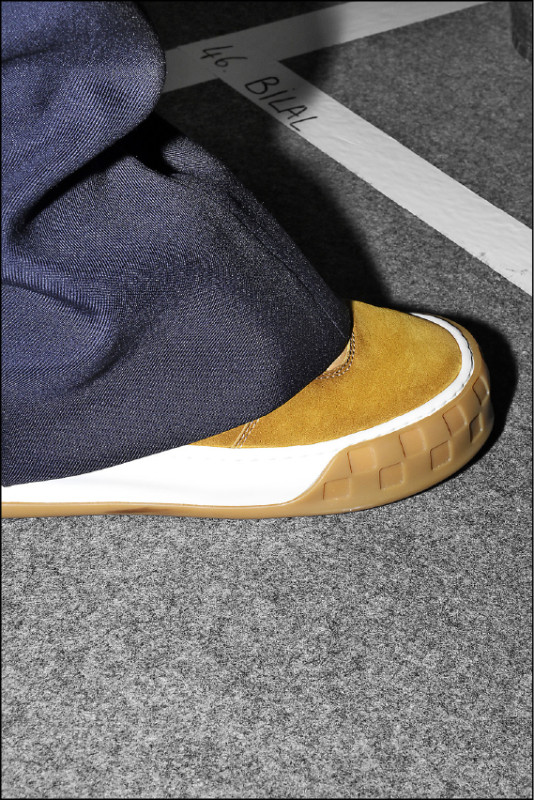 LV Tilted厚實的橡膠外底靈感來自滑板鞋，鞋身前端加入路易威登經典棋盤格紋設計。