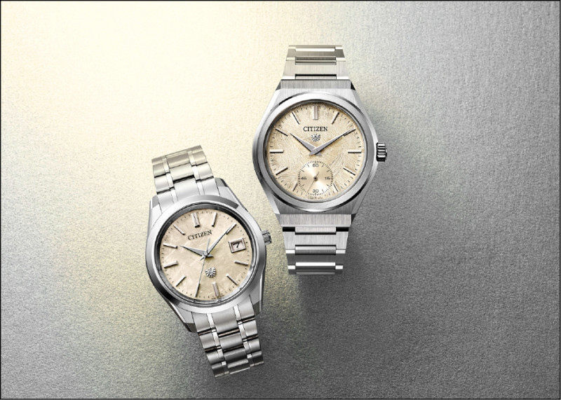 The CITIZEN以「銀羽之序」為靈感推出兩款新作。AQ4100-57C錶款，全球限量500只，台灣限量3只，每只128,000元（圖左）； NC0201-54A錶款，全球限量300只，台灣限量3只，每只228,000元（圖右）。