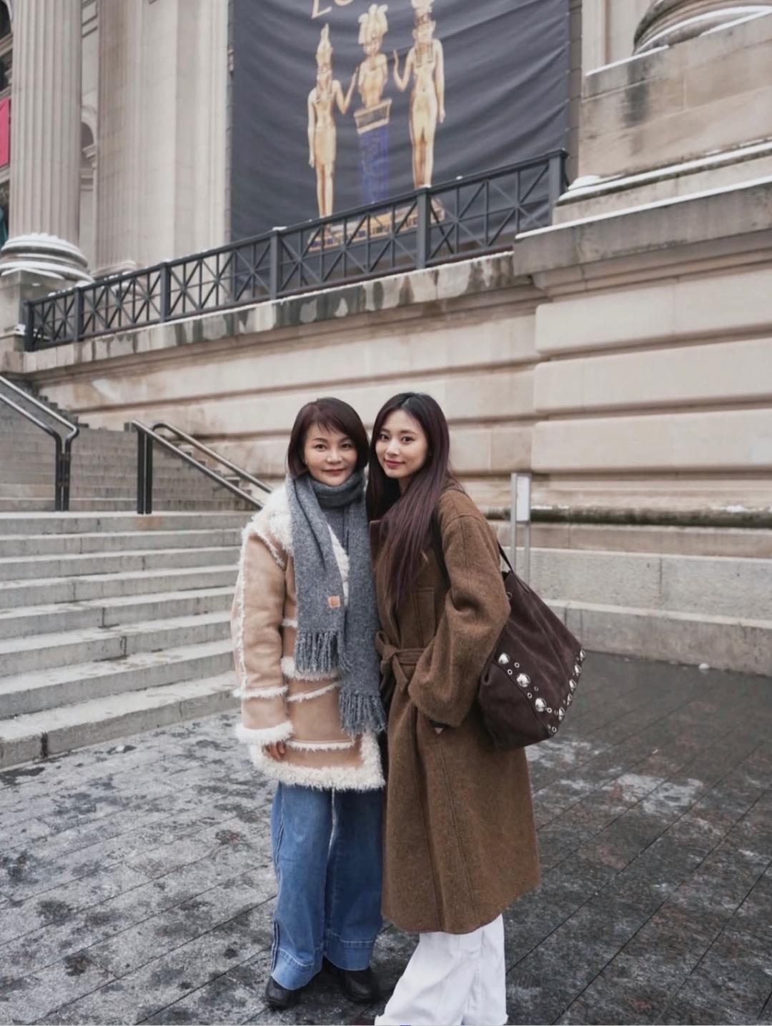 周子瑜跟媽媽一同遊紐約。（翻攝自instagram）