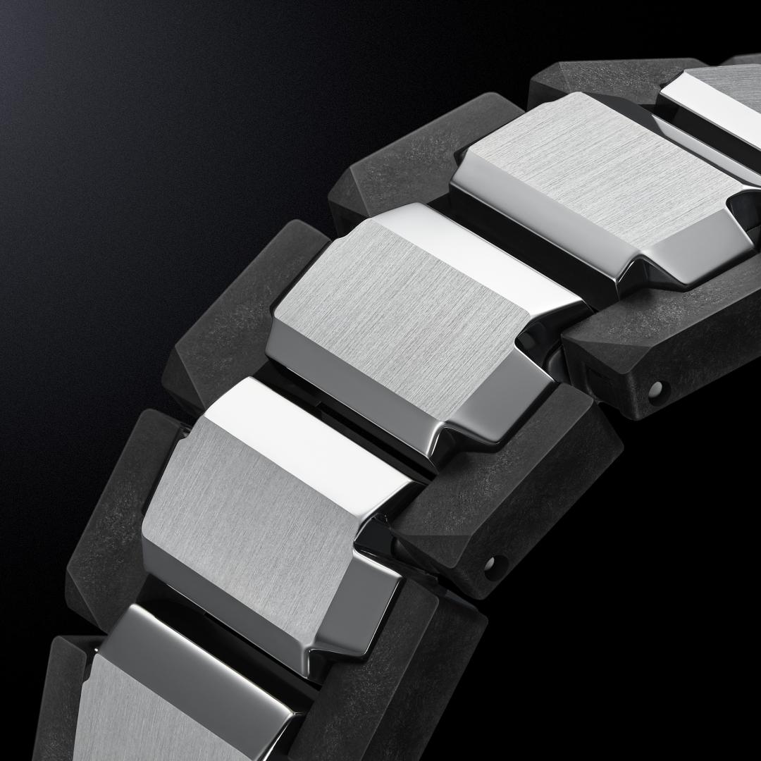 全新研發的多層複合式錶帶，兼具強悍、美感和舒適。