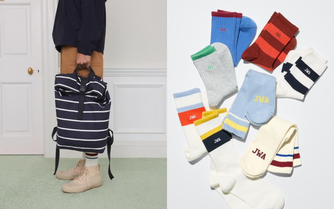 （左起）捲蓋後背包（NT$1,490）、襪款（NT$120）。