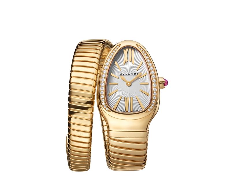 Serpenti Viper黃K金鑲鑽腕錶。（BVLGARI提供）